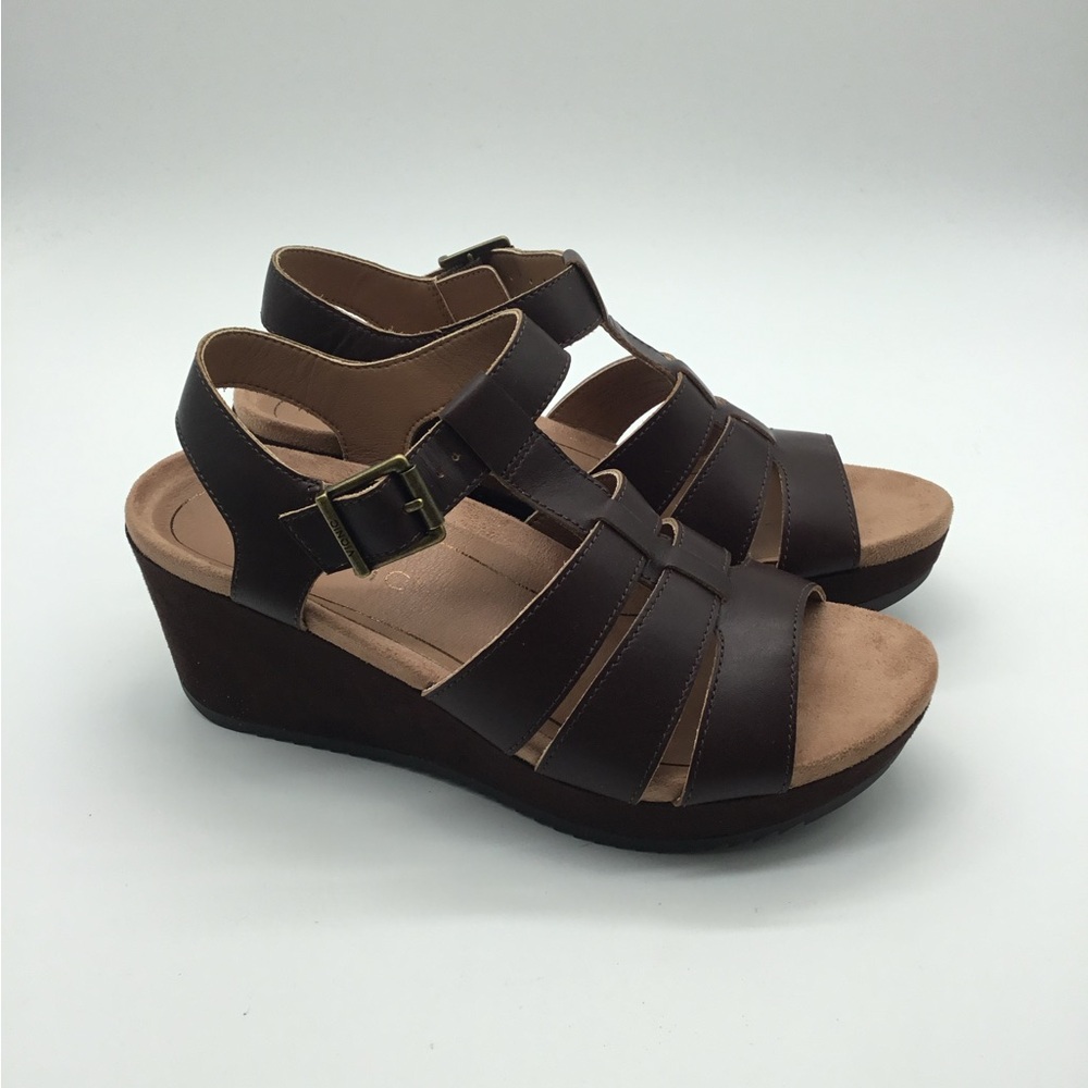 Vionic Tawny T Strap Leather Wedge Sandal